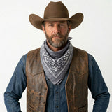 Homme cowboy portant un Bandana Western  RoyalBandana