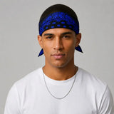 homme-portant-Bandana-Celeste-Bleu