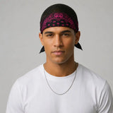 homme-portant-un-Bandana-Celeste-Fushia