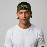 homme-portant-un-Bandana-Celeste-Jaune