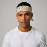 homme-portant-un-bandana-tupac